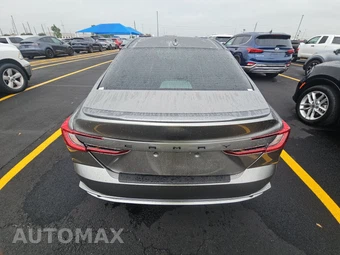 2026 Toyota Camry SE - miniatura 5