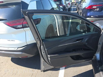 2026 Toyota Camry SE - miniatura 15