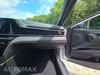 2026 Toyota Camry SE – miniatura 16