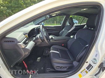 2026 Toyota Camry SE – miniatura 3