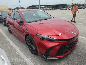 2026 Toyota Camry SE - miniatura 3