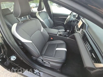 2026 Toyota Camry SE - miniatura 8