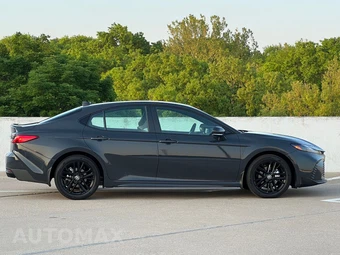 2026 Toyota Camry SE - miniatura 3