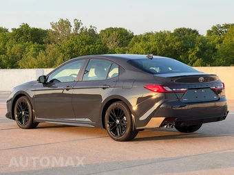 2026 Toyota Camry SE - miniatura 8