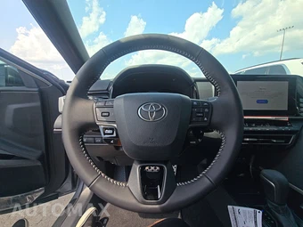 2026 Toyota Camry SE - miniatura 16