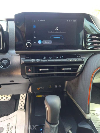 2026 Toyota Camry SE - miniatura 10