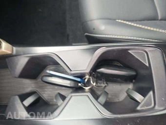 2026 Toyota Camry SE - miniatura 8