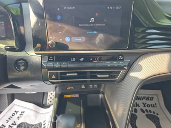 2026 Toyota Camry SE – miniatura 11