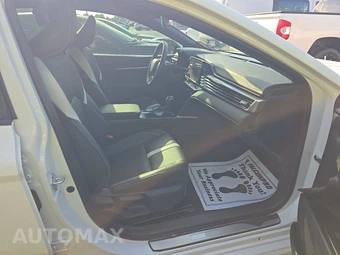 2026 Toyota Camry SE – miniatura 8