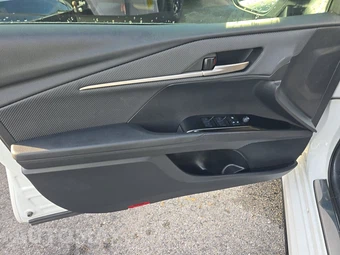 2026 Toyota Camry SE – miniatura 9