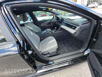 2026 Toyota Camry SE - miniatura 18