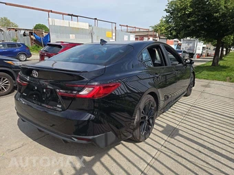 2026 Toyota Camry SE – miniatura 3