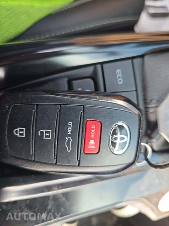2026 Toyota Camry SE – miniatura 8
