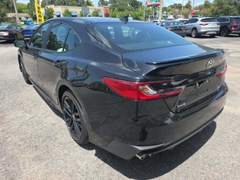 2026 Toyota Camry SE - miniatura 2