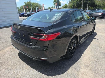2026 Toyota Camry SE - miniatura 3