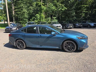 2026 Toyota Camry SE - miniatura 4