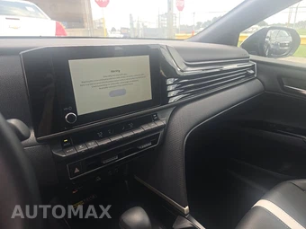2026 Toyota Camry SE – miniatura 11