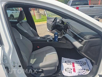 2026 Toyota Camry SE - miniatura 18