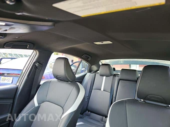 2026 Toyota Camry SE – miniatura 11