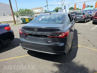 2026 Toyota Camry SE – miniatura 3