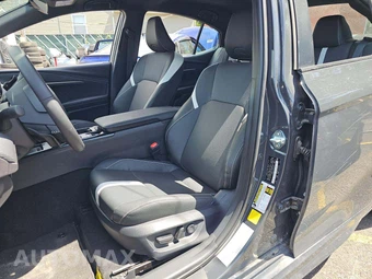 2026 Toyota Camry SE – miniatura 6