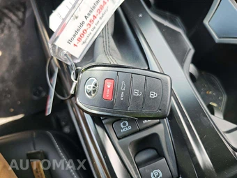 2026 Toyota Camry SE – miniatura 8