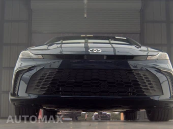 2026 Toyota Camry SE - miniatura 3