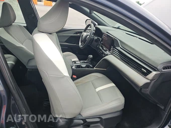 2026 Toyota Camry SE - miniatura 8