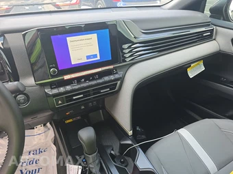 2026 Toyota Camry SE - miniatura 17