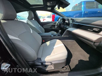 2026 Toyota Camry SE - miniatura 8