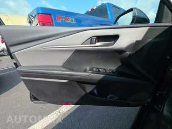 2026 Toyota Camry SE - miniatura 9