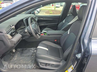 2026 Toyota Camry SE - miniatura 3