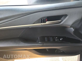 2026 Toyota Camry XLE - miniatura 9