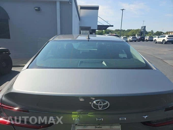 2026 Toyota Camry XLE - miniatura 3