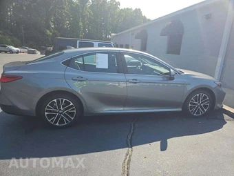 2026 Toyota Camry XLE - miniatura 4