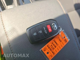 2026 Toyota Camry XLE - miniatura 8