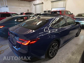 2026 Toyota Camry XLE - miniatura 3