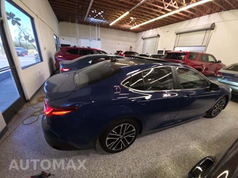 2026 Toyota Camry XLE - miniatura 4