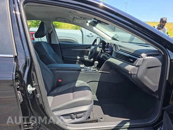 2026 Toyota Camry XLE - miniatura 8
