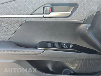 2026 Toyota Camry XLE - miniatura 9