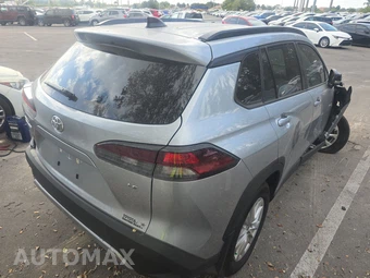 2026 Toyota Corolla Cross LE - miniatura 4