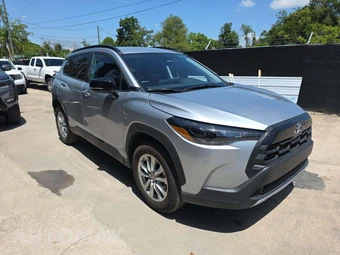 2026 Toyota Corolla Cross LE - miniatura 4