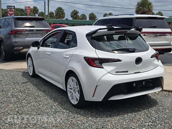 2026 Toyota Corolla Hatchback SE - miniatura 2