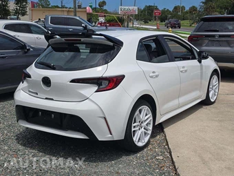 2026 Toyota Corolla Hatchback SE - miniatura 3