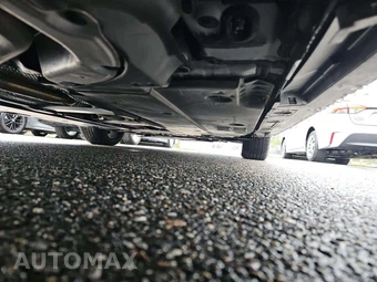2026 Toyota Corolla Hybrid LE Sedan - miniatura 17