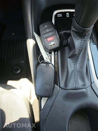 2026 Toyota Corolla Hybrid LE Sedan - miniatura 5
