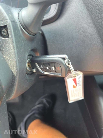 2026 Toyota Corolla LE Sedan - miniatura 5