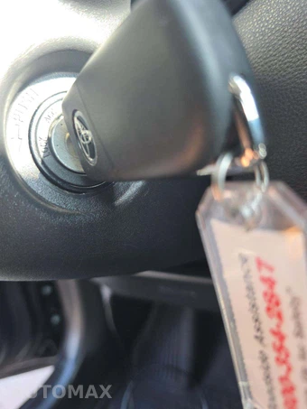 2026 Toyota Corolla LE Sedan - miniatura 8
