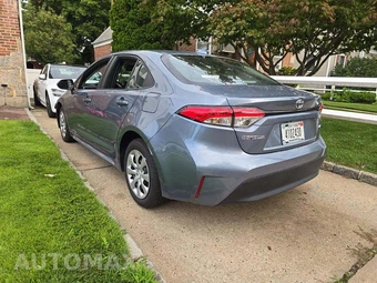 2026 Toyota Corolla LE Sedan - miniatura 2