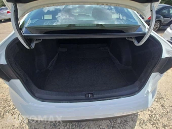 2026 Toyota Corolla LE Sedan - miniatura 11